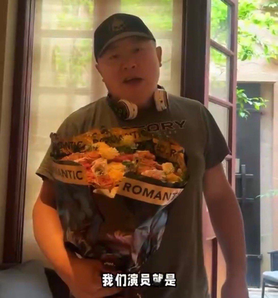 阎鹤祥提车都在捧哏被阎鹤祥的提车vlog刷新认知了。红毯仪式堪比明星见面会，听配
