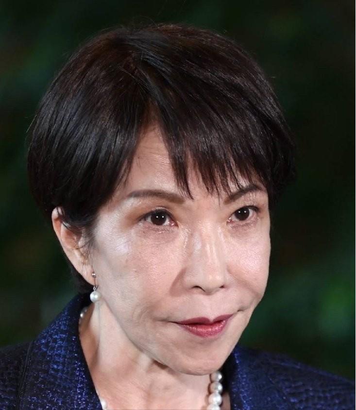 高市早苗天塌了！

就在特朗普的“空军一号”直飞北京的前几天，日本首相高市早苗眼