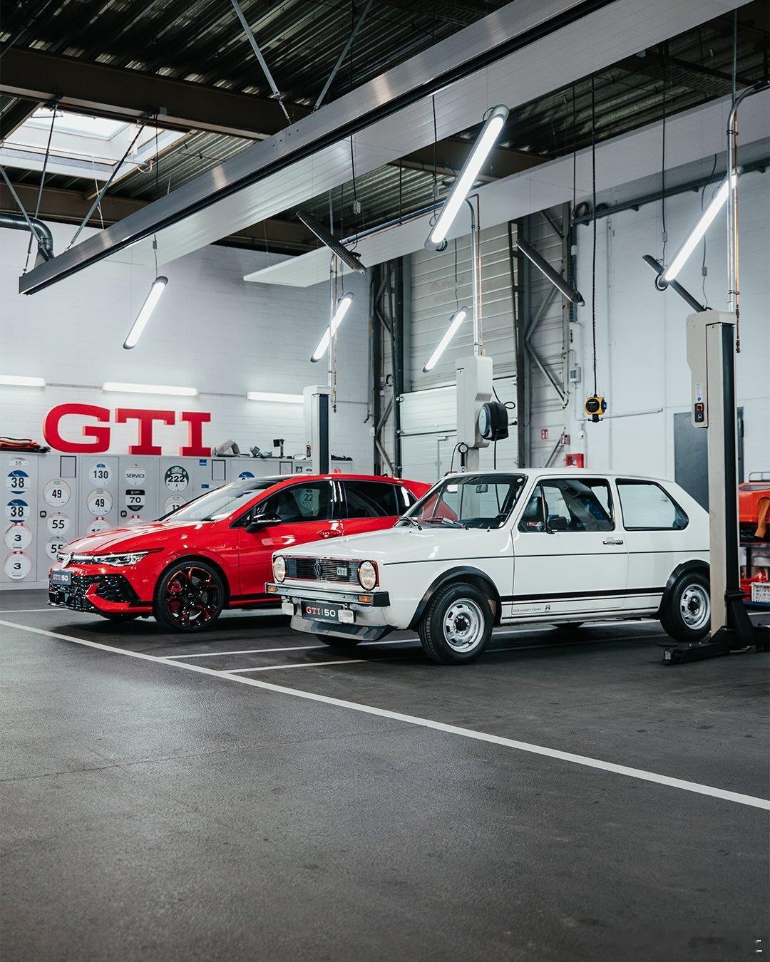 就看到钢炮真的还会动心的人是不是都是80后居多了看到这两部性感的铁嘎哒还是非常想