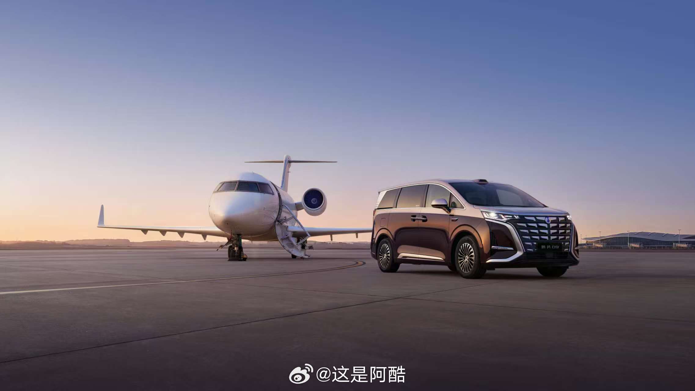 腾势D9自2022年上市以来，已经连续三年拿下MPV销量冠军。当不少产品还在对标