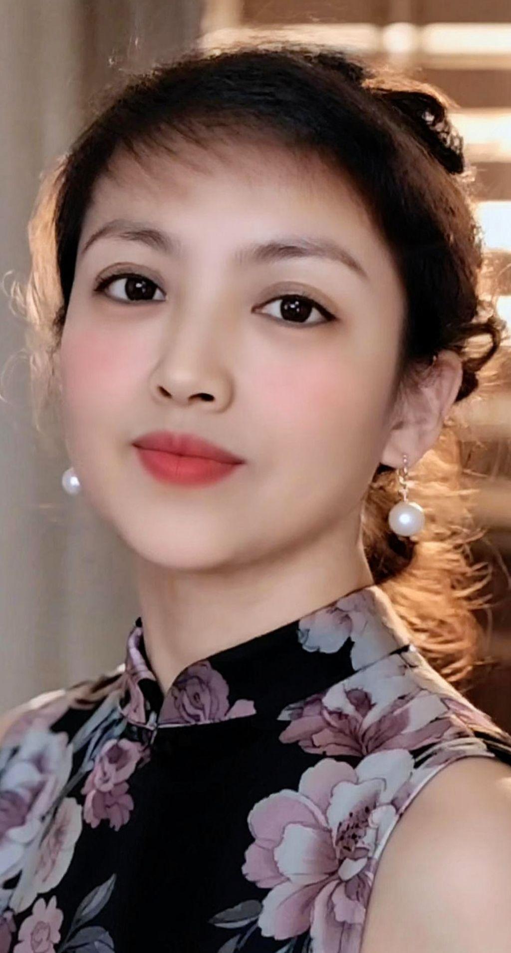 AI华服佳人 照片记录生活