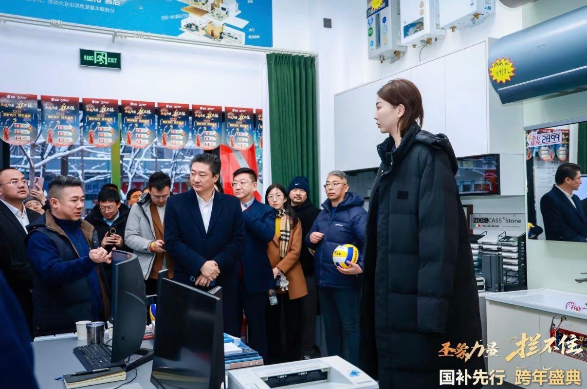 【关于袁心玥退役】1. 求证了一下退役传闻，源头是12月13日参加了圣象一个商业