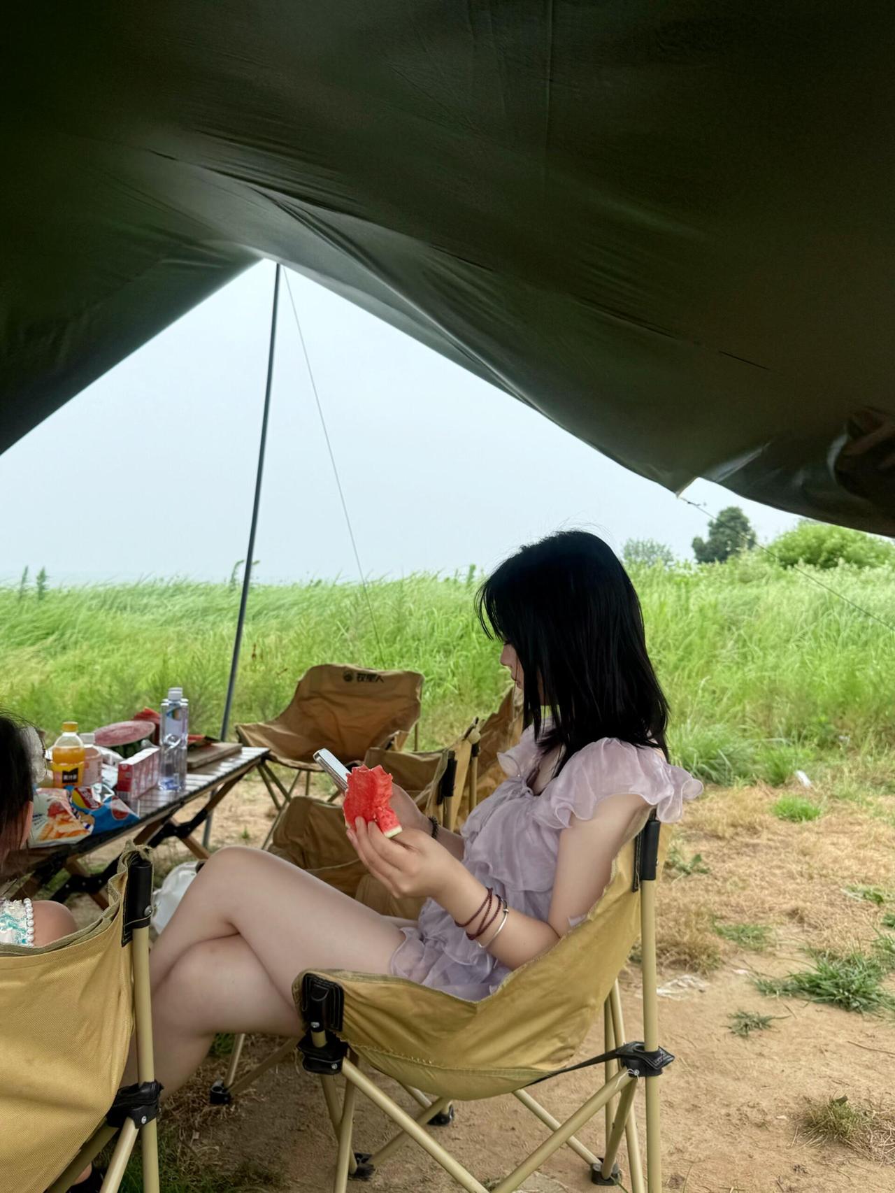 不管你信不信，
把老公看得比父母、
比自己都重要。
这样的女人，
多半没有好下场