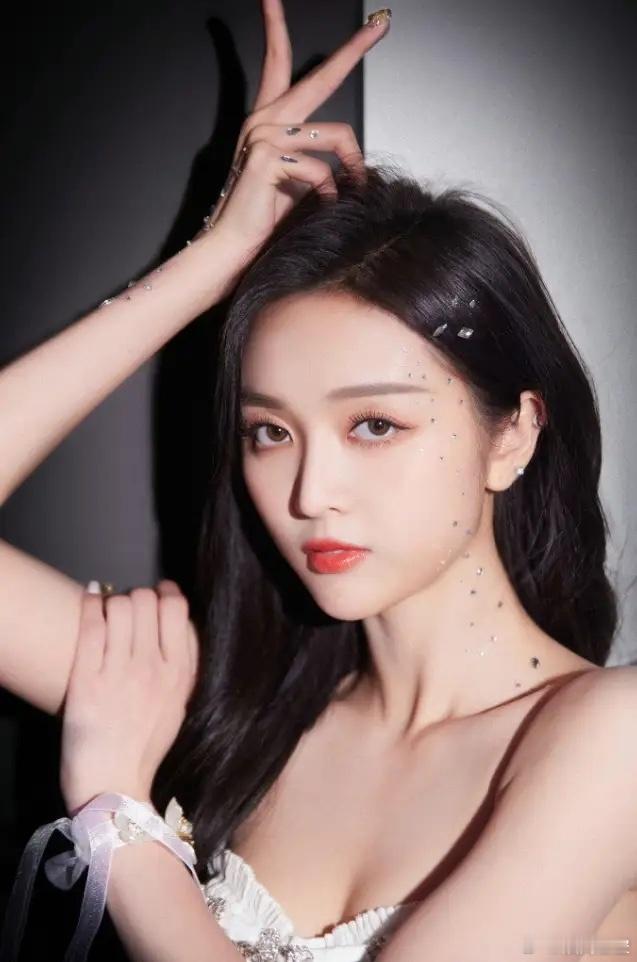 吴宣仪母亲与乐华谈判视频曝光！吴宣仪和乐华签的合约是10年，但是有一个自动续约条