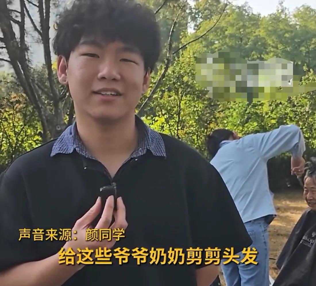 一把剪刀暖了无数老人的心

西安环城公园的一处角落，总有个年轻的身影格外显眼。没