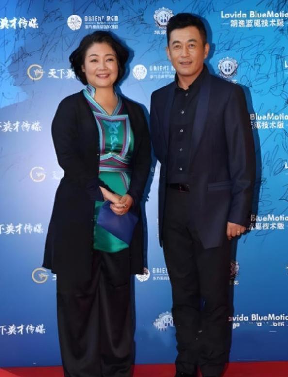 1991年，萨日娜为能分到11平米房子，258元彩礼就嫁给同学潘军，婚后她被嫌弃