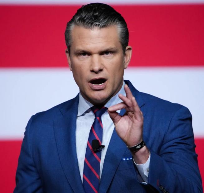 美国防长赫格塞斯被推上风口浪尖，美媒披露称，2025年9月，他曾指示采购900万