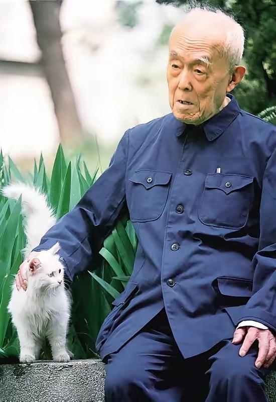 长寿和性格有很大关系，这是我最近研读一些大学问家得出的结论。一般来说，性格沉稳、