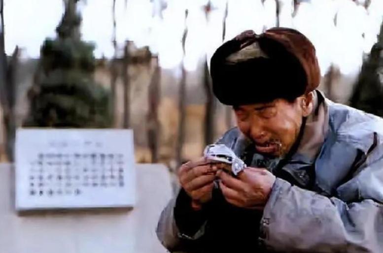 1996年，一个七旬老人来到部队驻地，看到部队的王团长后，七旬老人心酸地说：“我