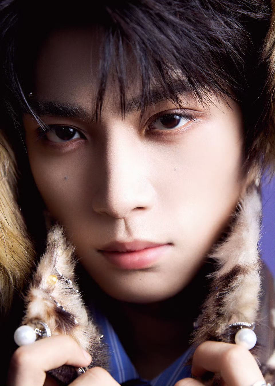 谁还没看梓渝的新造型！豹纹小野猫谁顶得住啊！野性十足又带着点奶凶，还有可爱的小尾