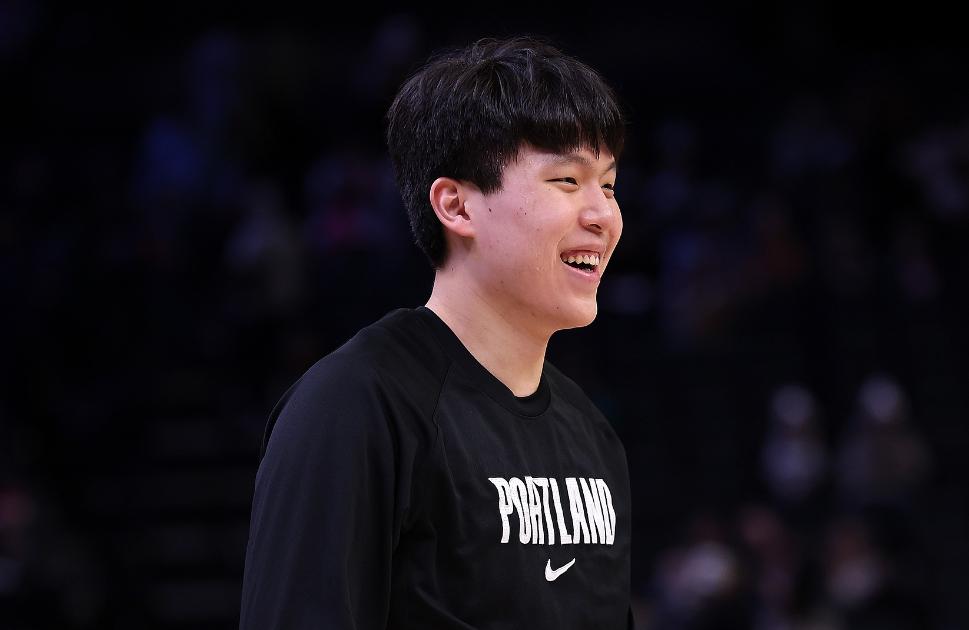 目标成为姚明+约基奇集合体，杨瀚森要这都不敢想打什么NBA。杨瀚森只是说了目标成