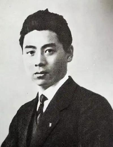 年轻时的周总理，太帅了！致敬伟人 