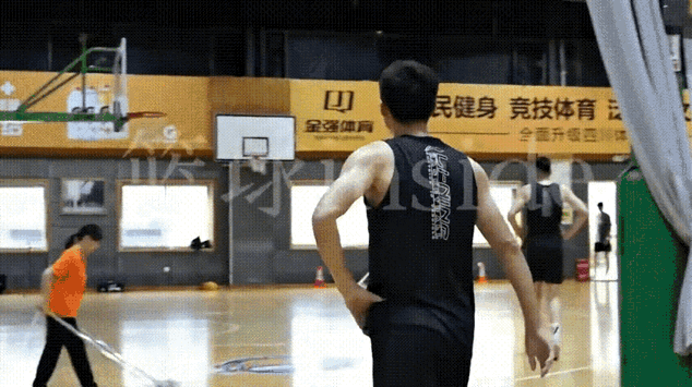 只要你看过他的比赛，你就能知道，为什么都说他很强！
虽然已经接近40岁的年纪，而