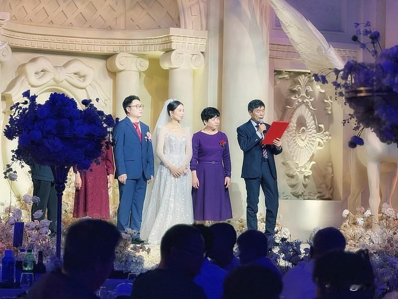 同学儿子结婚，在同学群，朋友圈发了公告，让同学们去喝喜酒，其实这样就可以了，没想
