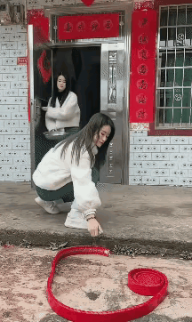 防火防盗防闺蜜，关键时刻害你的往往是最亲近的人，俗称内鬼。