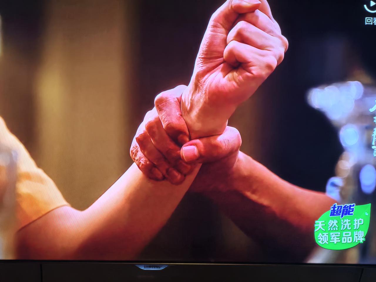 沈冉冉终于没有坚守住，还是让楚才远得逞了！《冬去春来》也脱不了俗。
    本想