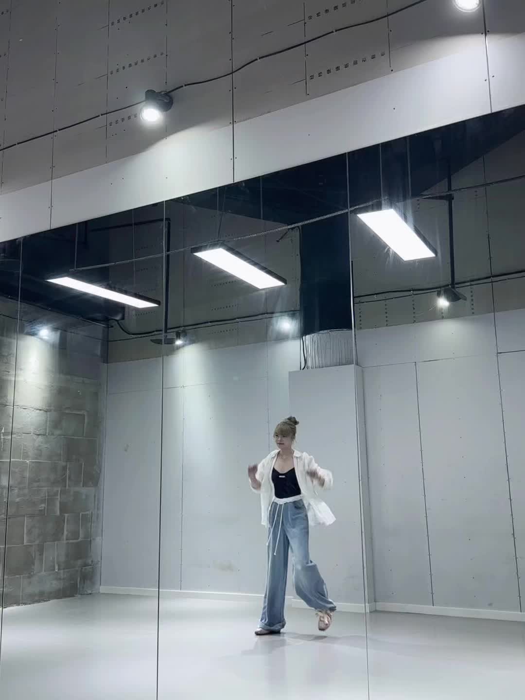去上了人生第一节舞蹈课💃！ 大胆出发 后完成 再完美～ 把行动交给现...
