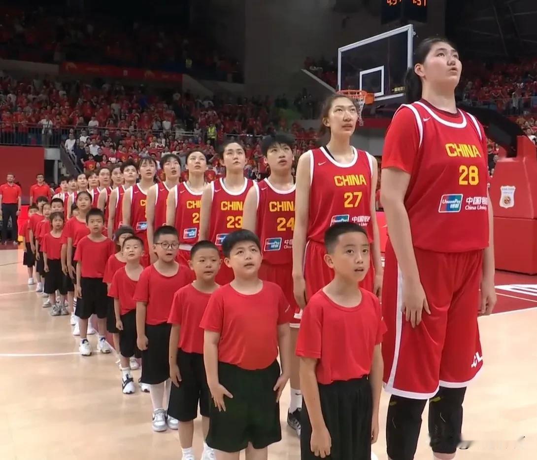 中国女篮-日本热身赛（合肥）
国歌已奏响，比赛马上开始。
本场比赛，中国队如何限