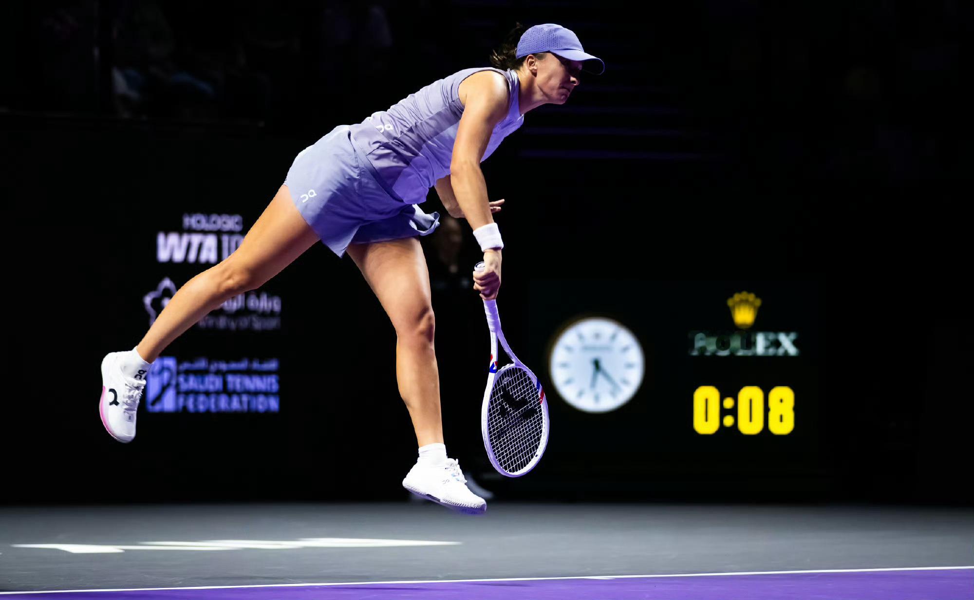 利雅得wta年终总决赛 斯瓦泰克6-1/6-2横扫凯斯，取得小组开门红。斯瓦泰克