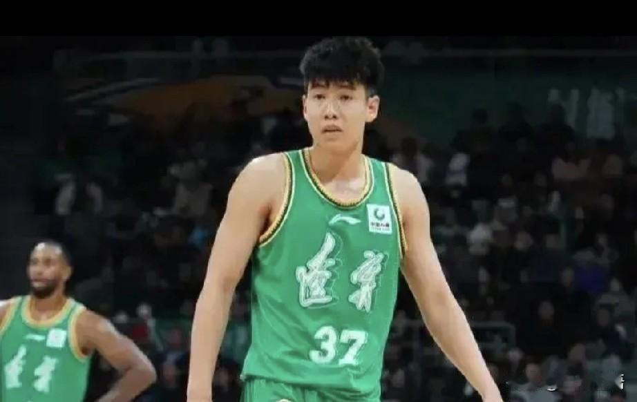 在杨明手里，李虎翼没打出来，人们都说杨明不培养新人，死用老将。
在乌戈手里，李虎