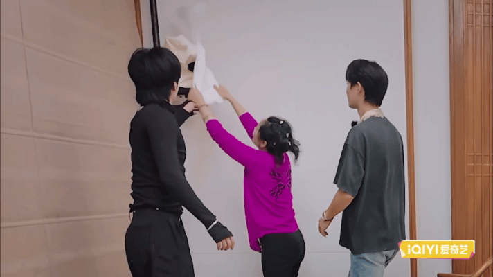 《一路繁花2》名场面！邵子恒一句“咱俩有点男性思维了”，道破暴力拆箱背后的认知差