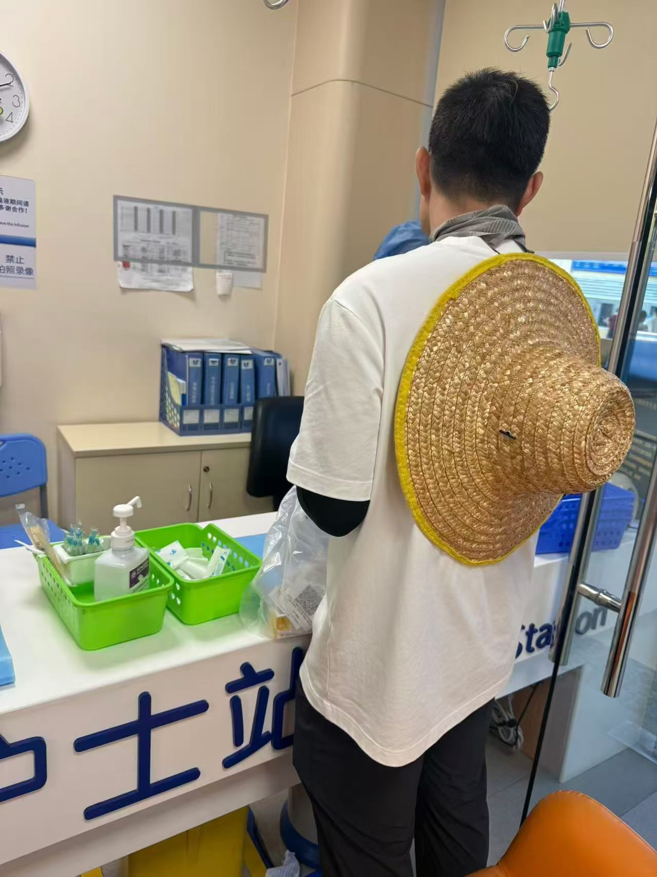 打完针之后，疲惫不堪。。。 