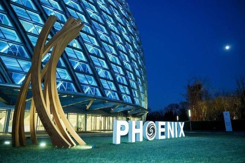 在法国文化部长拉茜达·达蒂的见证下，一件承载着特殊意义的礼物被郑重赠予中方，为法