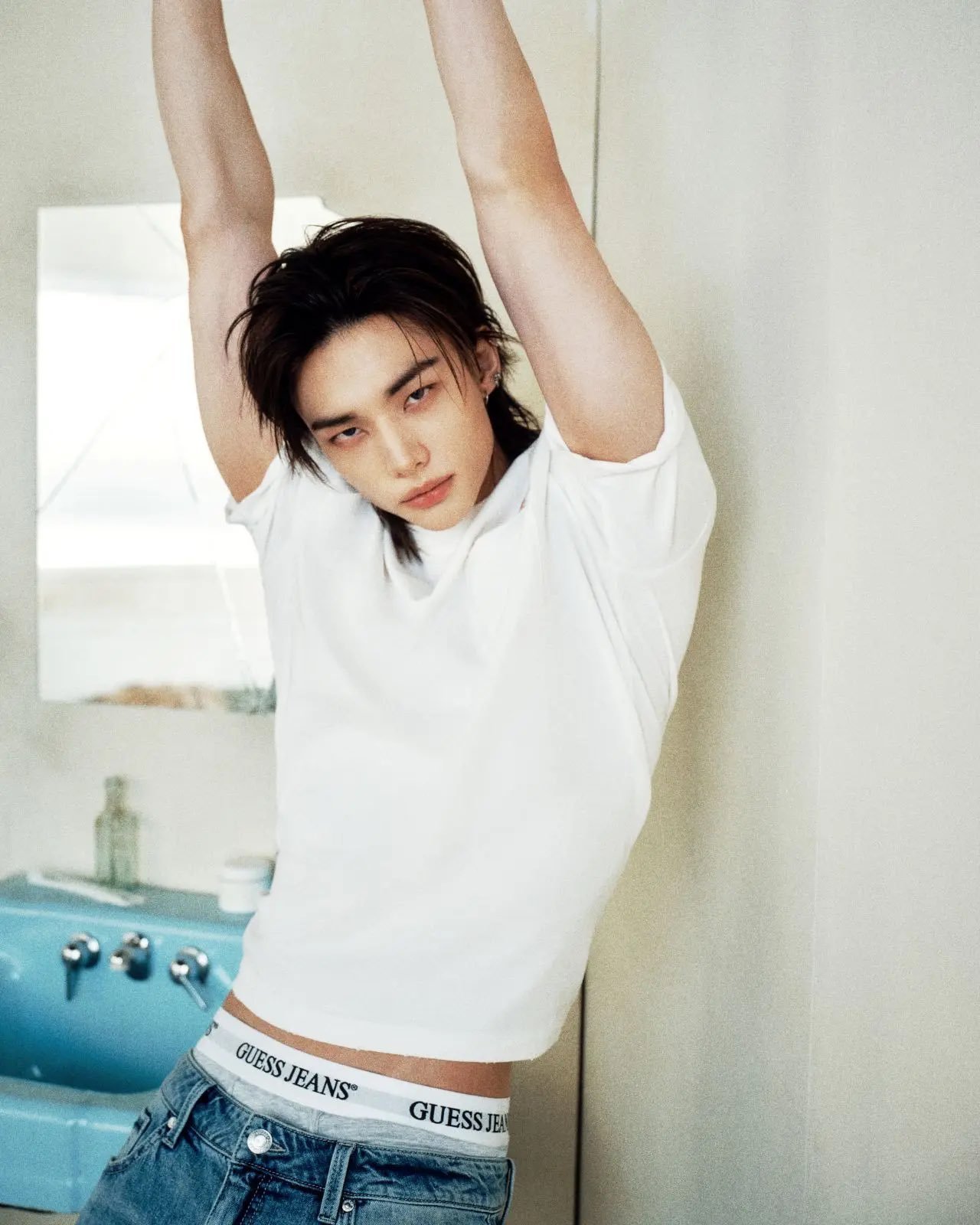 黄铉辰✖️Guess 白T真好看！ 风格大赏