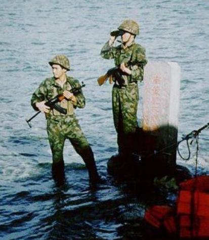 [微风]1990年，我国驻南薰礁的11名战士突然失联，后来派船过去查看，才发现1