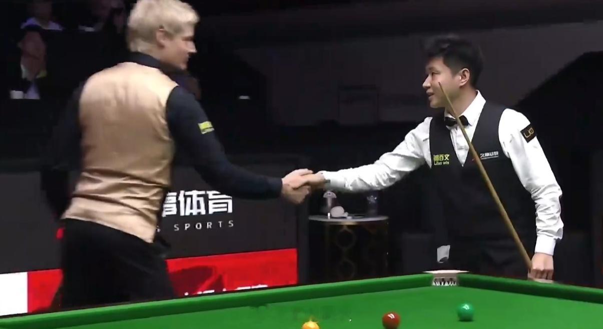 北京单场 6连鞭横扫！赵心童两杆破百6-0淘汰罗伯逊，晋级上海大师赛半决赛斯诺克