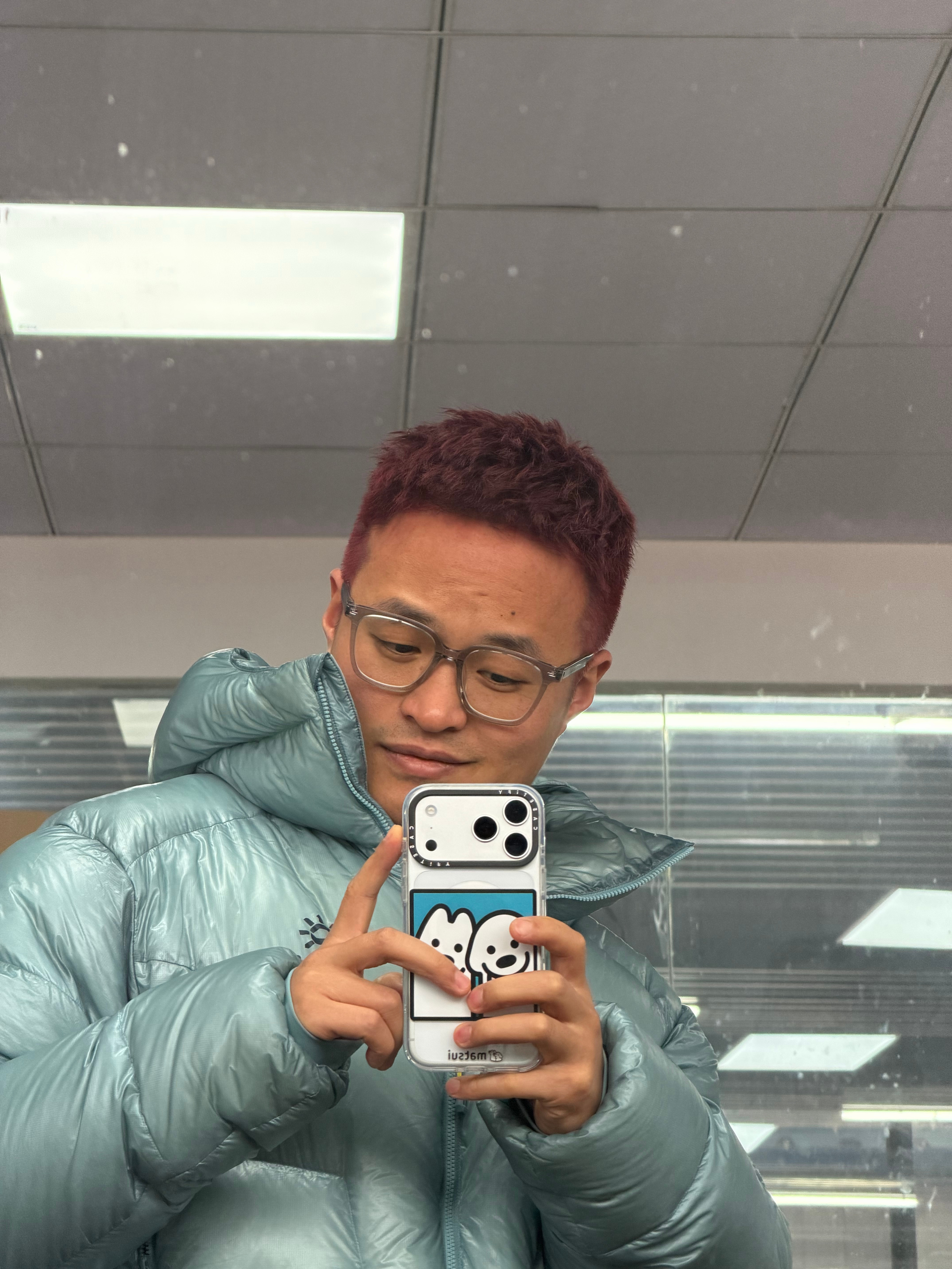 来吧，交作业你就说我俩谁适合红色吧