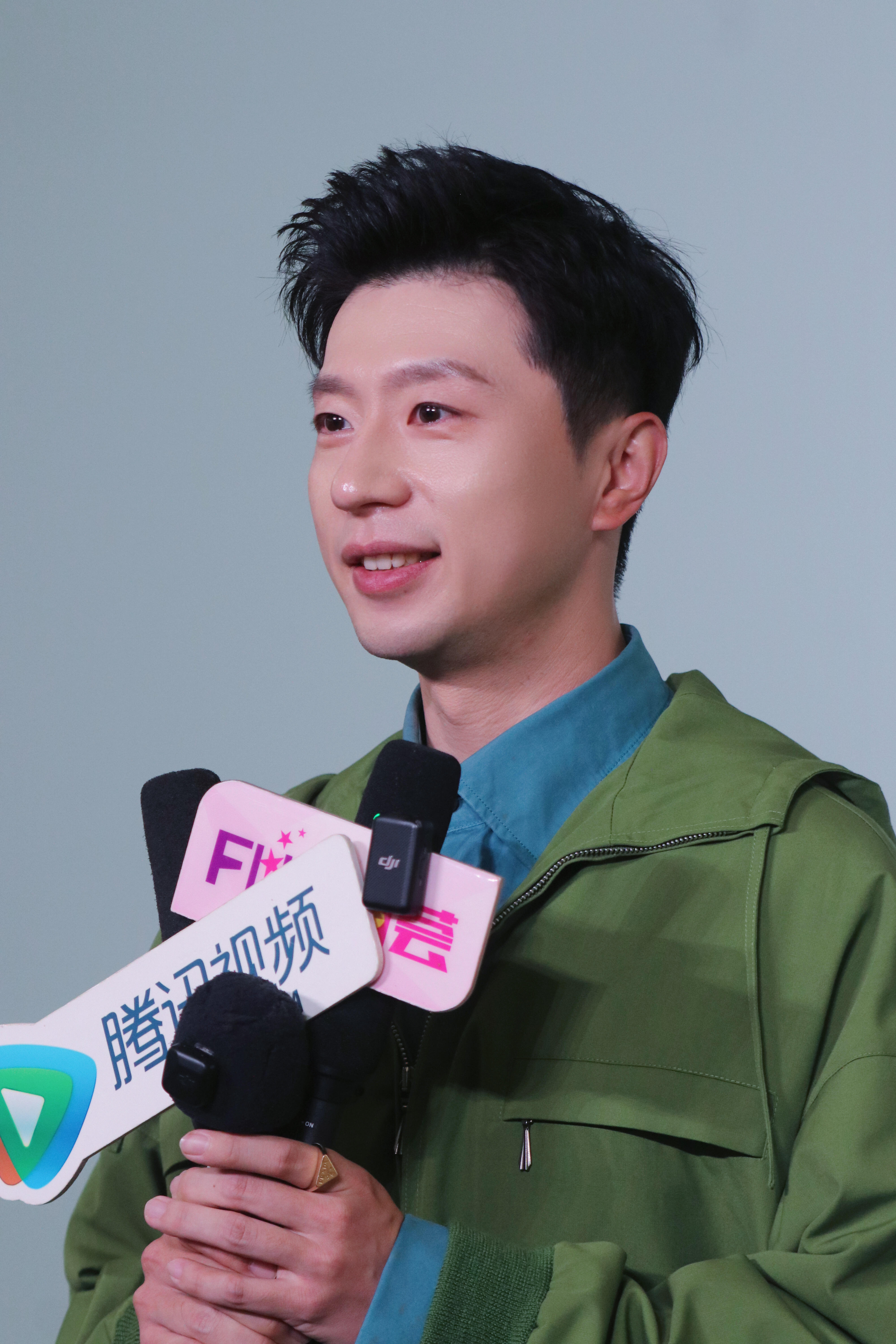 Prada代言人马龙 内场的摄影图耶 马龙｜乒乓战神的时尚副本开启💼 赛场上是