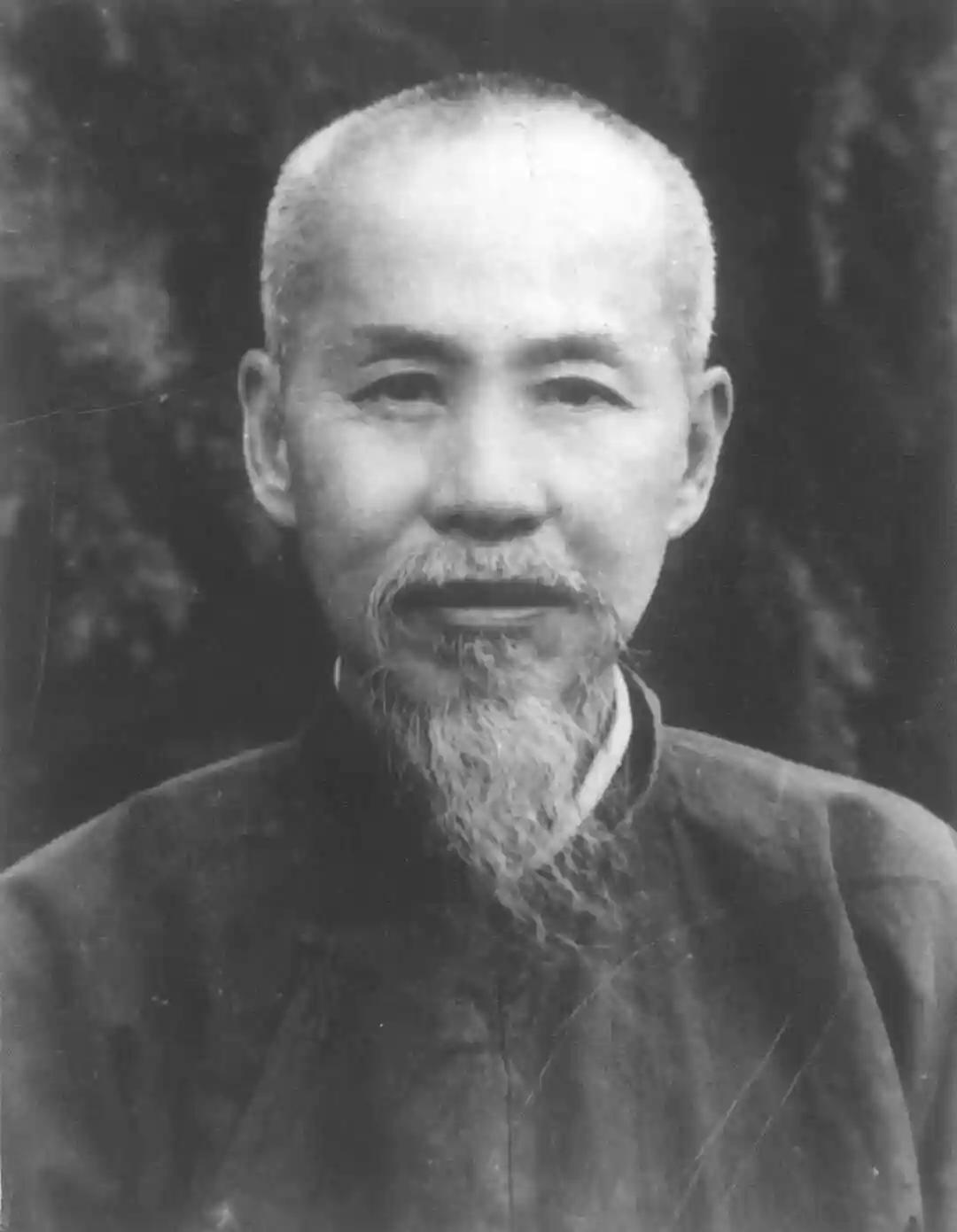 1944年春，李耀先拜见恩师熊十力。正是早餐时，师娘端出10个汤元招待。

李耀