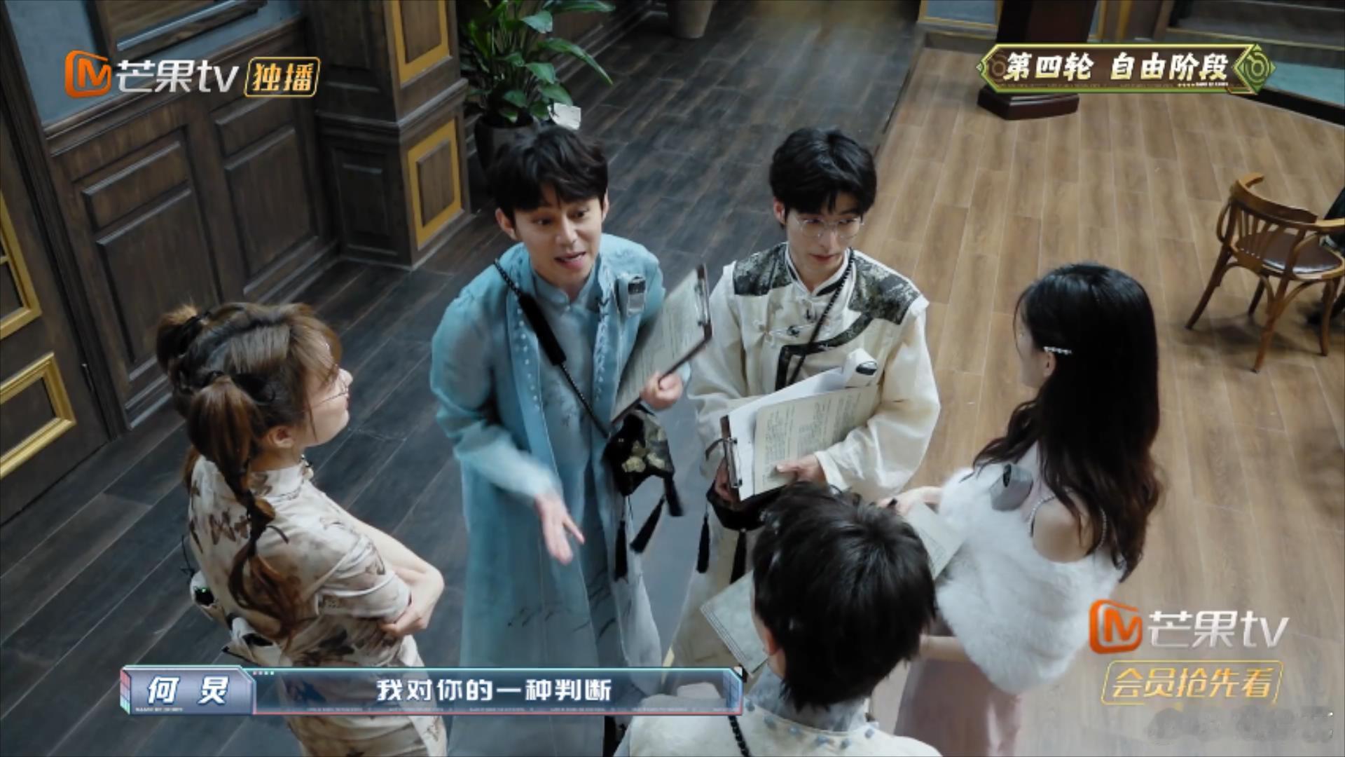 #何炅预判了王栎鑫的预判##何老师不愧为何老师# 大家都逃不出何老师的五指山，还