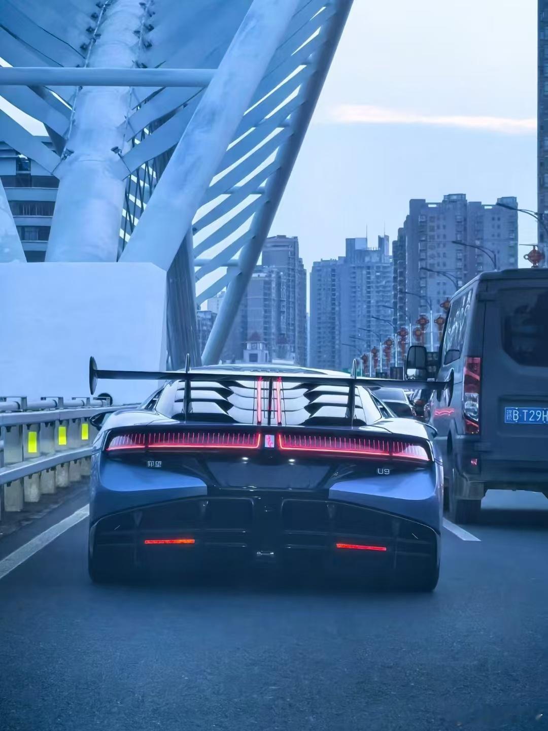 赣州惊现国产百万级超跑「仰望U9」这天鹅颈大尾翼，也太帅了！！！[打call] 