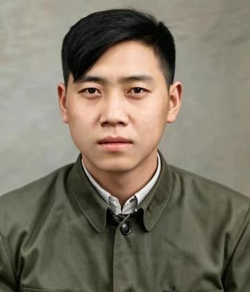你敢信吗？我们从小在课本上学到的那个邱少云，那个在火里趴着一动不动、被活活烧死的