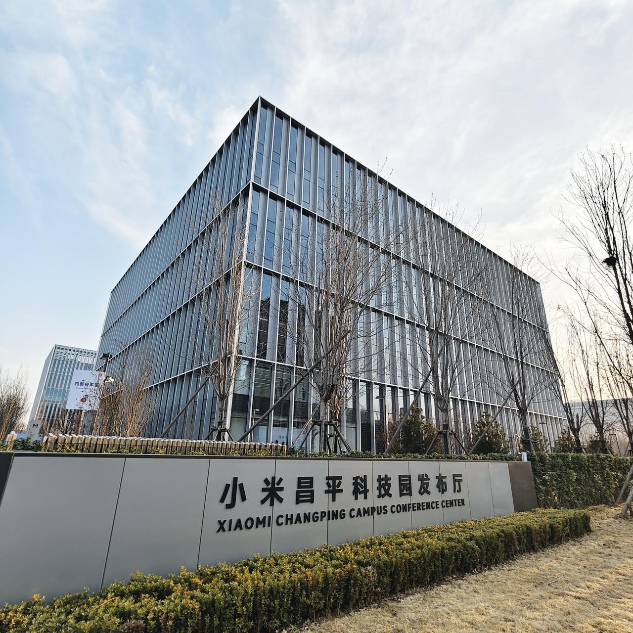 闪现北京，看看新一代小米SU7卡布里蓝[灵光一闪] ​​