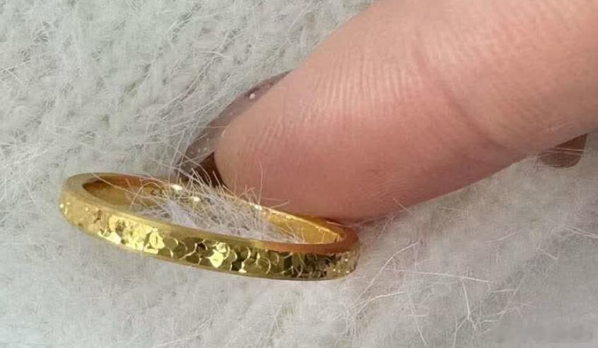 周大生戒指周大生黄金周大生售后之前戒指的戒圈有点变形了，不是特别明显但戴着有点不