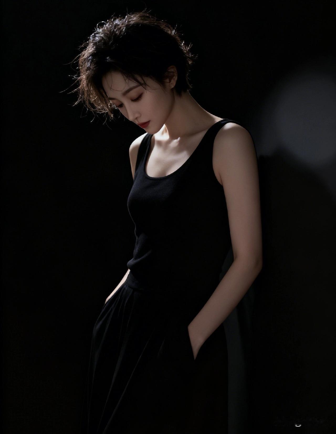 别自欺欺人了！
它从不是什么万能解药，
不过是让伤口结了层疤。
 
那些不敢碰的