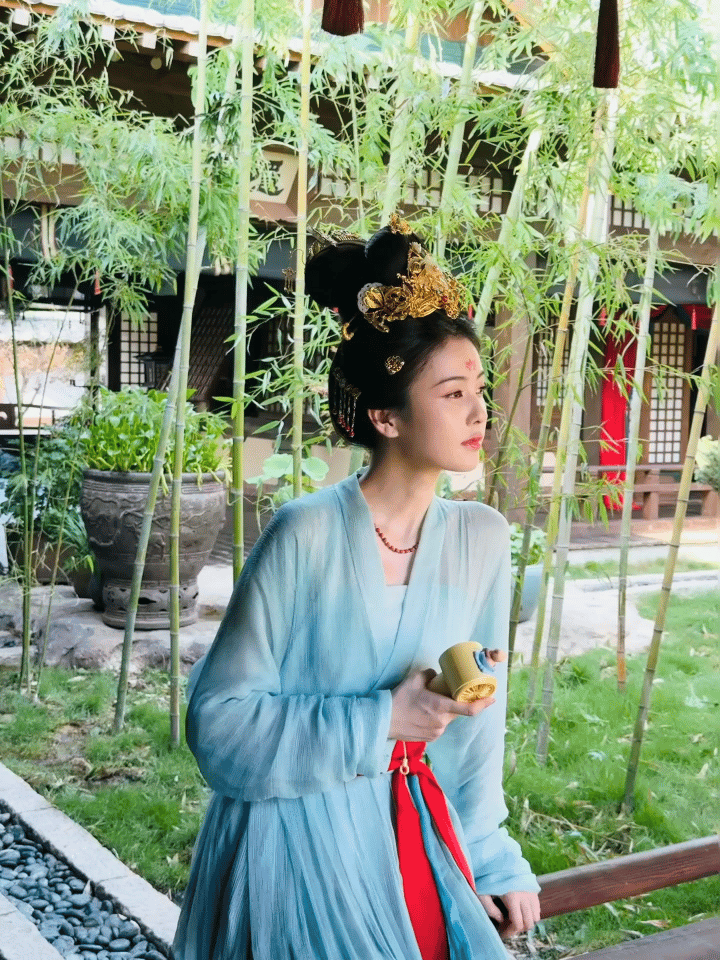 叶璃live转动图·雪落下的梨 火焰中的梨 都好看能不能直接快进到6月9号(•̀
