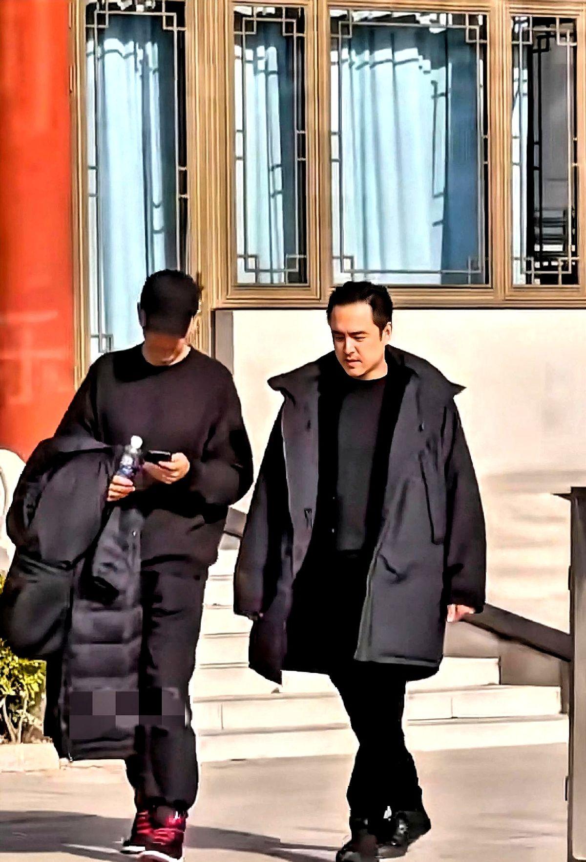 一场葬礼，突然揭露一段真情，直接让评论区炸锅了！原来，一线明星竟然出现在好友的父