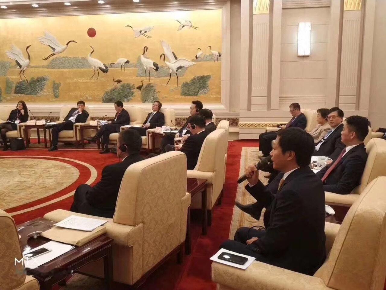 其实九年前特朗普首次访华时，国宴邀请的中方企业家里，也有雷军。 