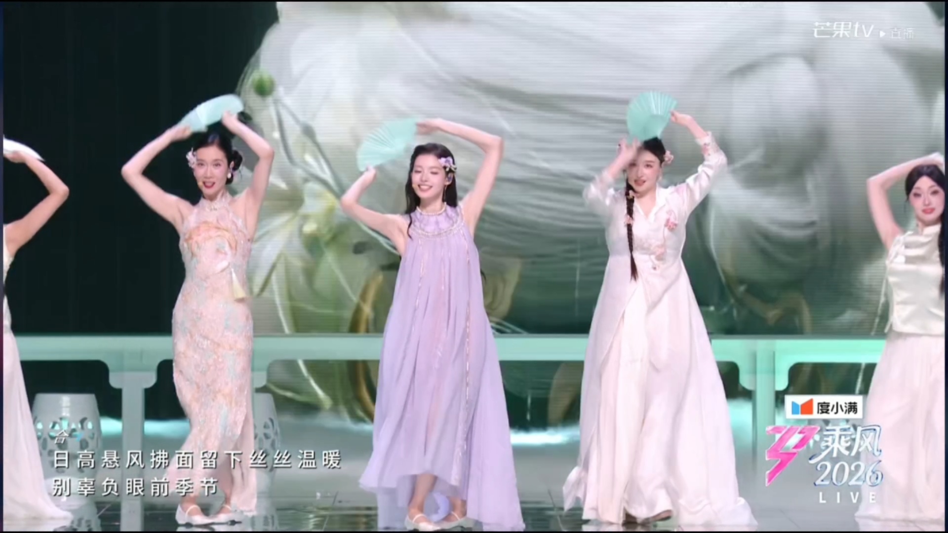 浪姐直播 对口型唱的虽然不怎么样，但张艺上是真的美，有点不希望她淘汰了