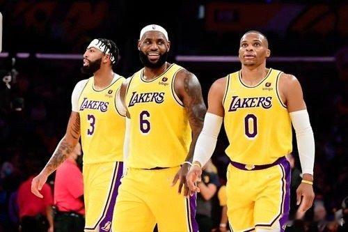 周四篮球         313：公牛VS湖人 公牛在客场经过加时以130-12