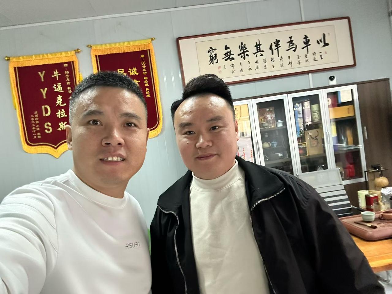 给日照兄弟淘的奔驰glk，交车[庆祝][庆祝][庆祝]
关注五六年了，一直默默支