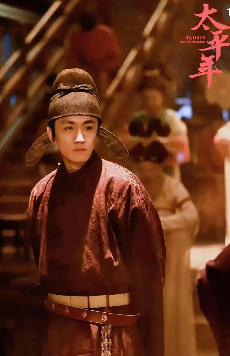 追完太平年，如果小周后长王奕婷这样，别说李煜，很难有不心动的。
你看她，黑发如瀑