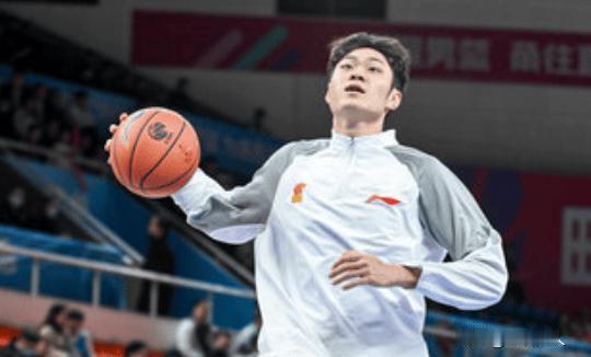 王浩然是个好苗子，未来肯定是国家队常客，连续两场20+




王浩然打的很棒，