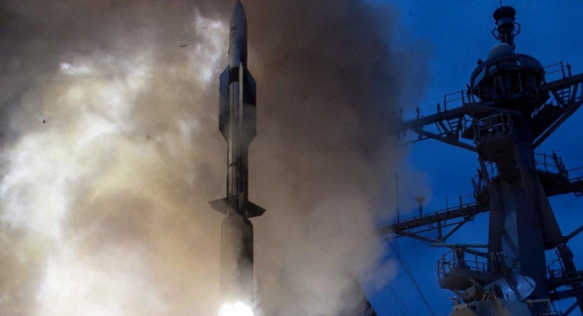 欧洲火力最强德国F127护卫舰获96个战斧导弹！

SM-6防空导弹从舰上发射。