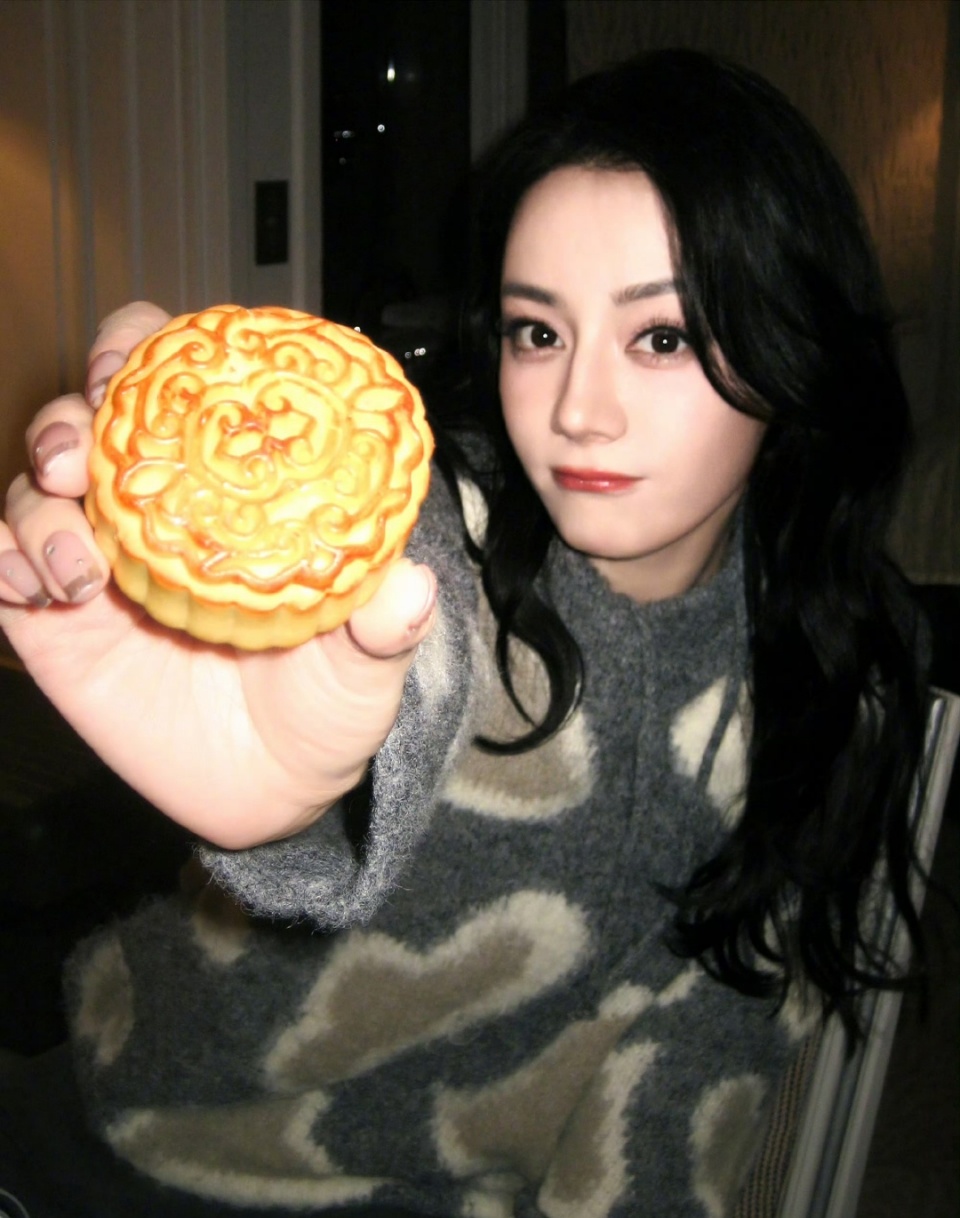 众星发文庆中秋众星发文贺中秋哇撒！！中秋快乐！！ ​​​