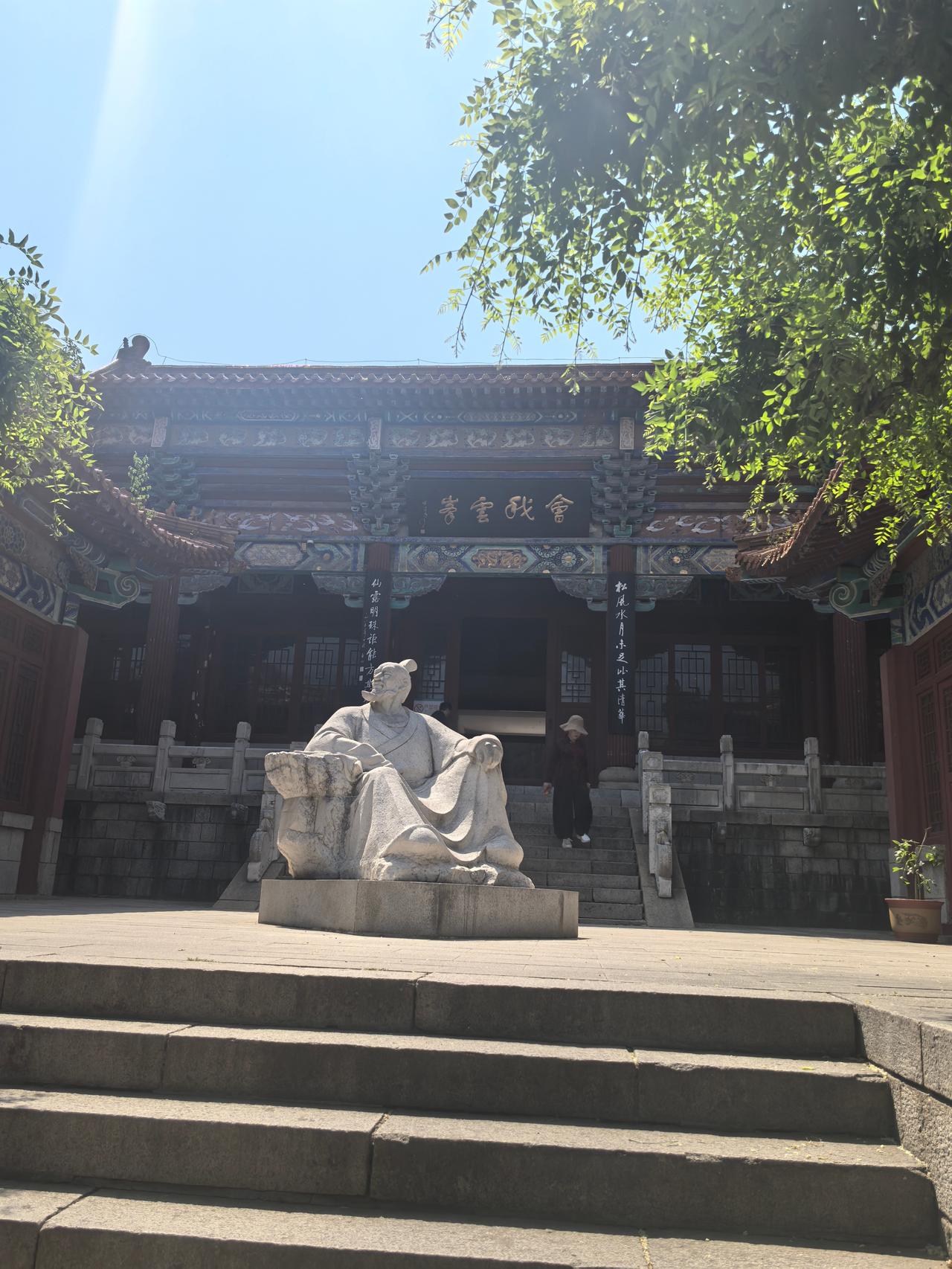 小盗龙今日登临莱州云峰山，原以为只是一座海拔仅326米的寻常小山，本无太多期待。